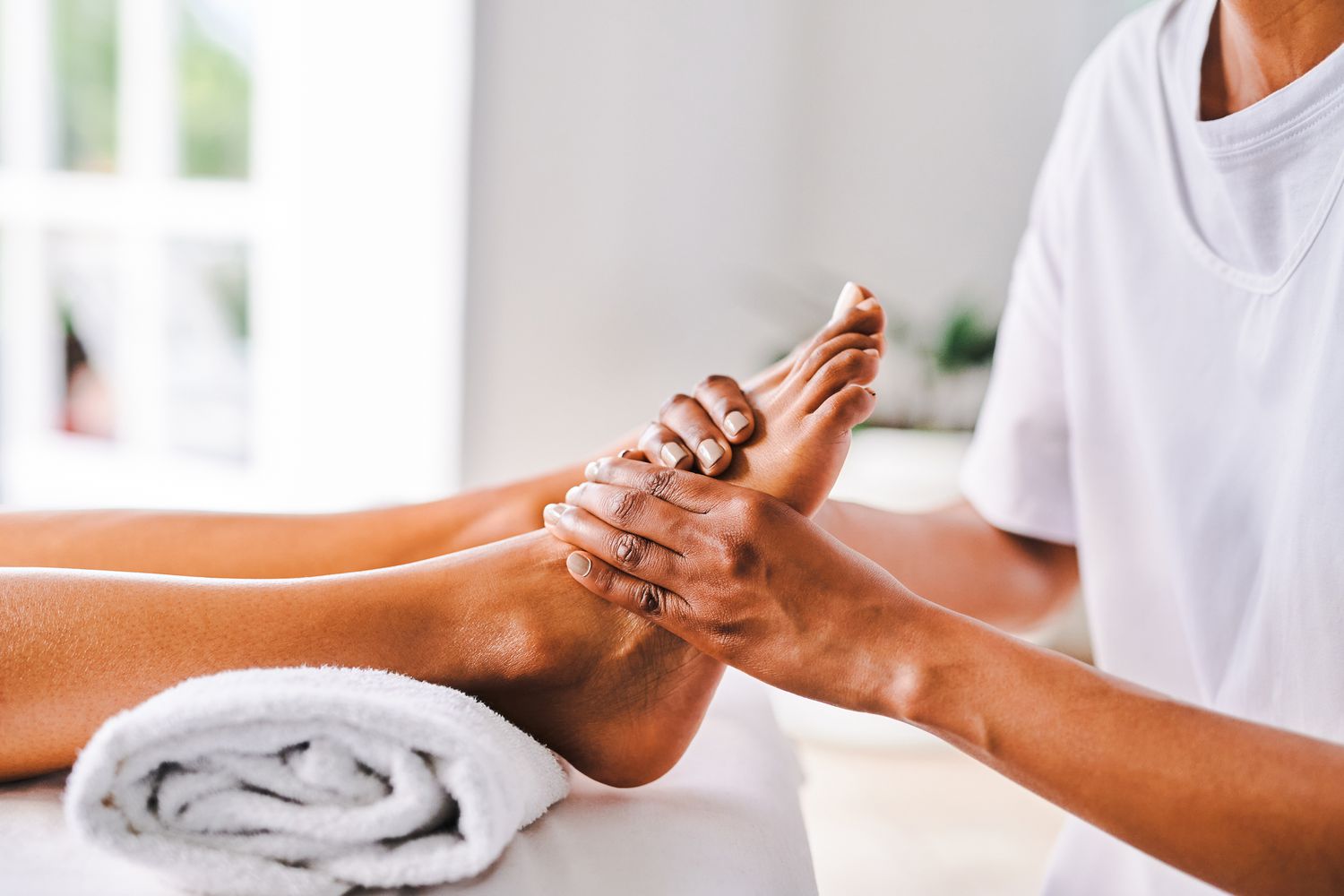 Lợi ích khi trải nghiệm dịch vụ massage foot Đà Nẵng tại Vy Luxury Spa